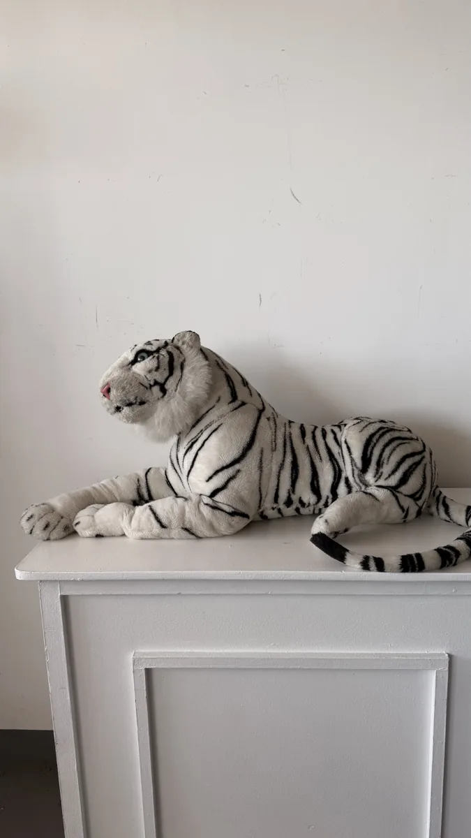 Tigre branco de pelúcia