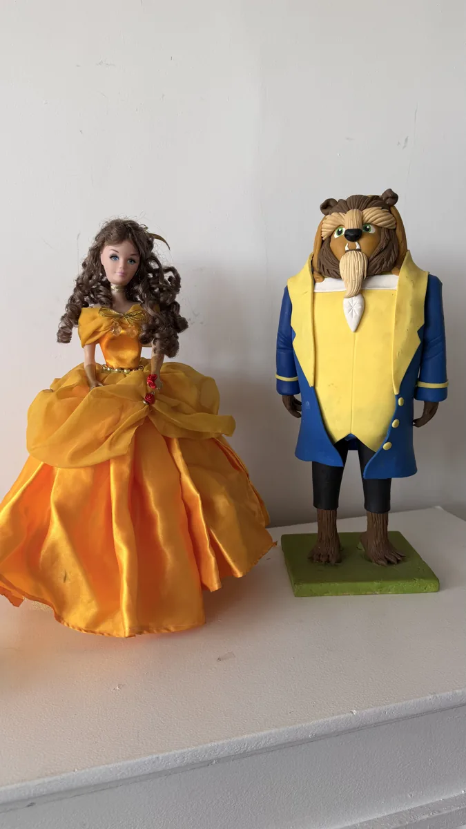 Casal de personagens de fantasia