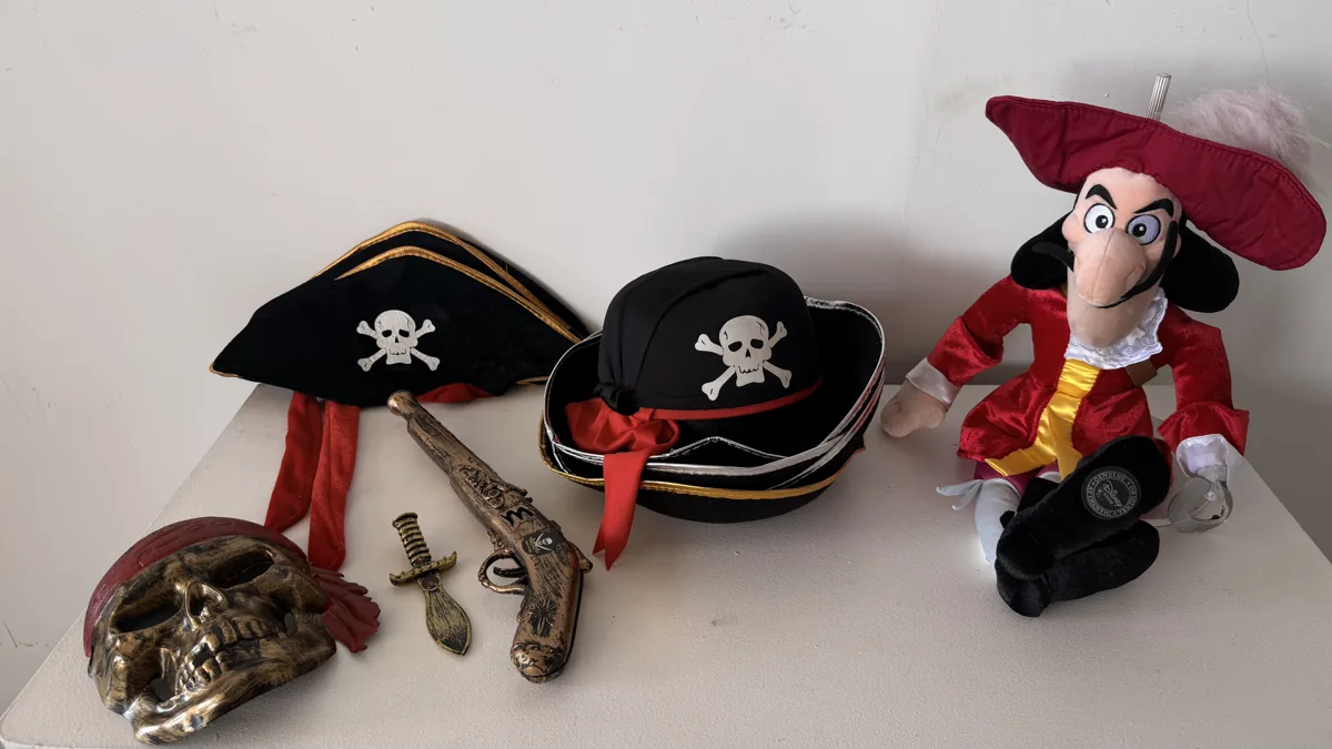 Boneco e acessórios de pirata