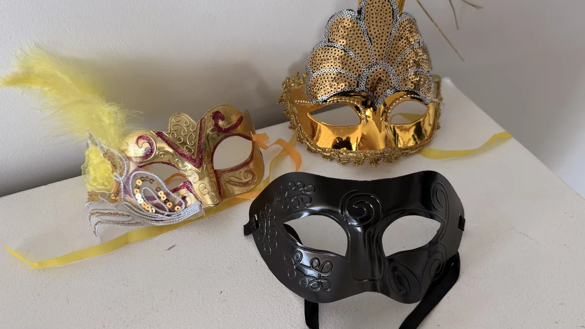 Máscaras e acessórios de festa