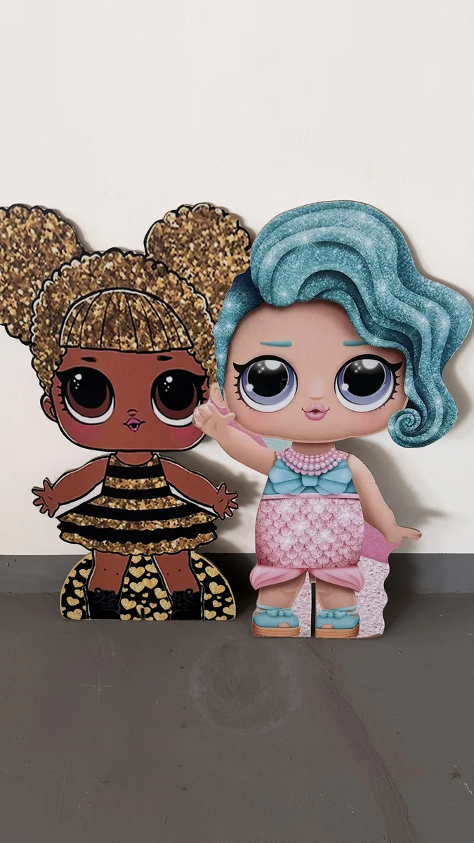 Dupla de bonecas em painel