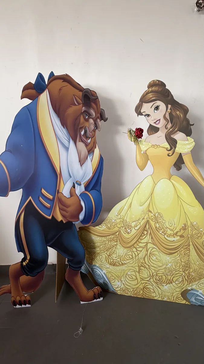 Casal de conto de fadas em painel