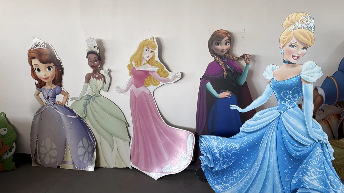 Grupo de princesas em painel