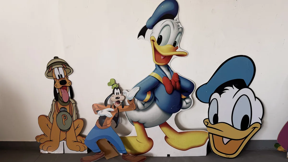 Pato e amigos em painel