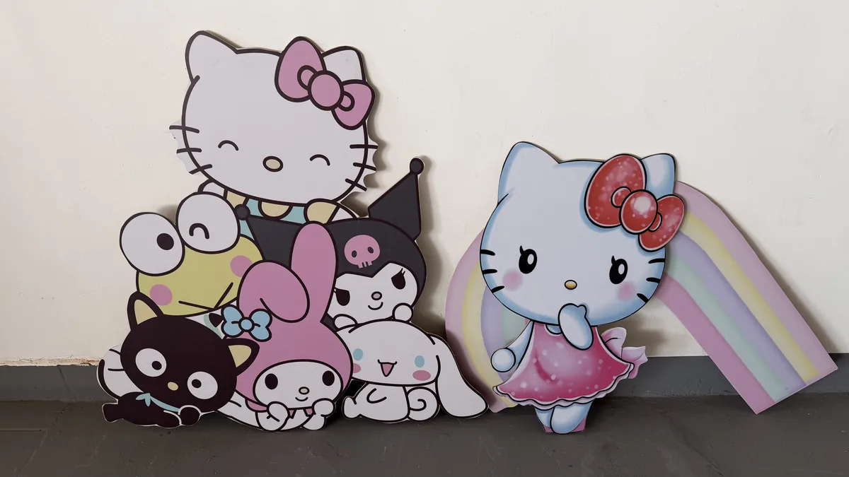 Gatinhos e arco-íris em painel