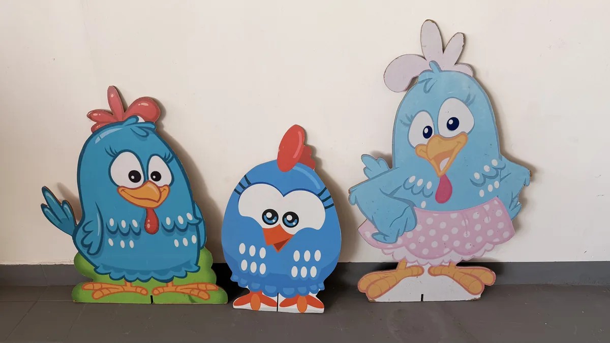 Trio de aves em painel