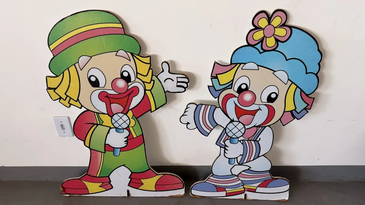 Dupla de palhaços em painel